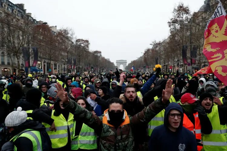 Paris: manifestantes do movimento "coletes amarelos" protestam (Benoit Tessier/Reuters)