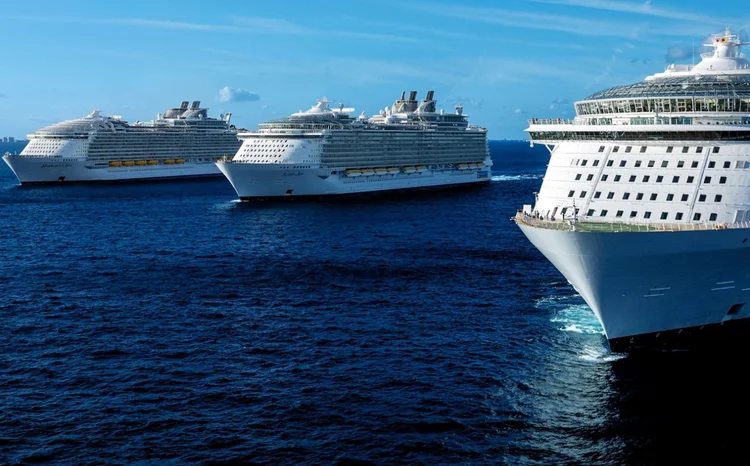 Navios da Royal Caribbean chegam a ter 400 metros de comprimento (Royal Caribbean/Divulgação)