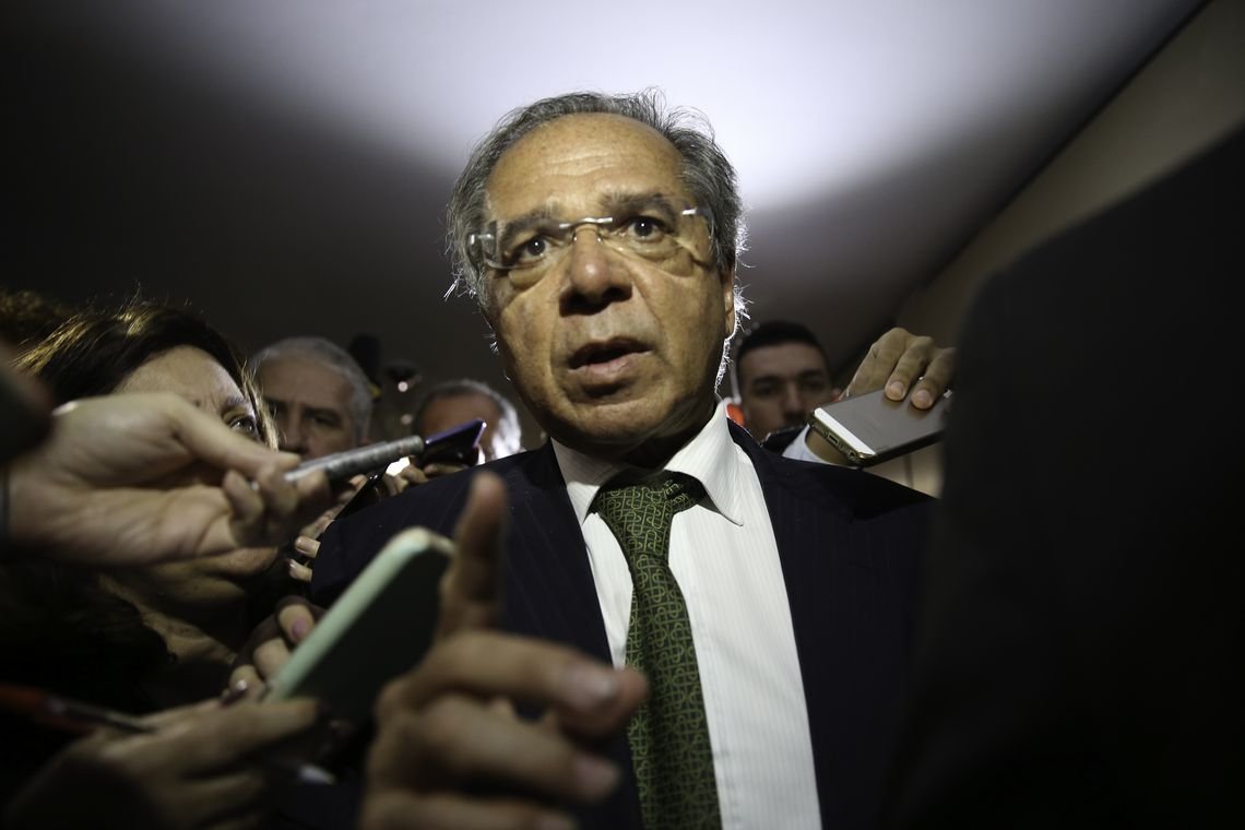 "Tem que meter a faca no Sistema S", diz Paulo Guedes