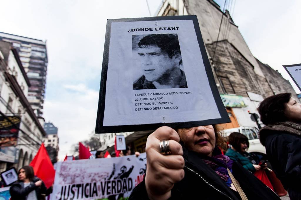 Cardeal chileno pede por informações sobre desaparecidos da ditadura de Pinochet; entenda
