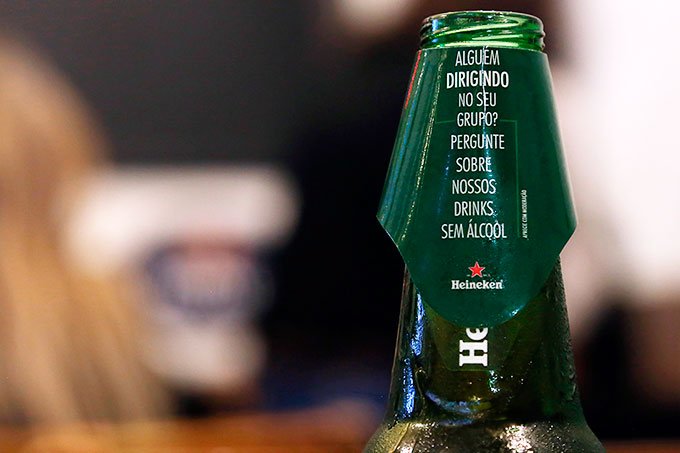 Experimento social da Heineken convence clientes de bar a não beber