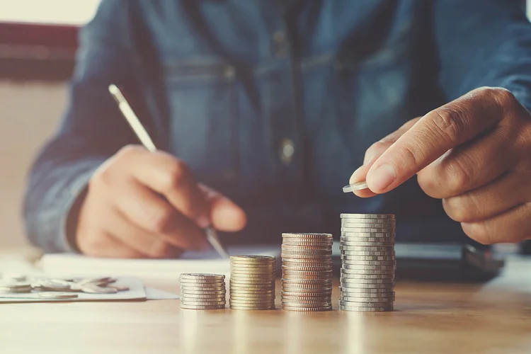 Para a maioria dos analistas financeiros, a reserva de emergência é o primeiro passo na jornada de independência financeira para qualquer investidor (iStock/Abril Branded Content)