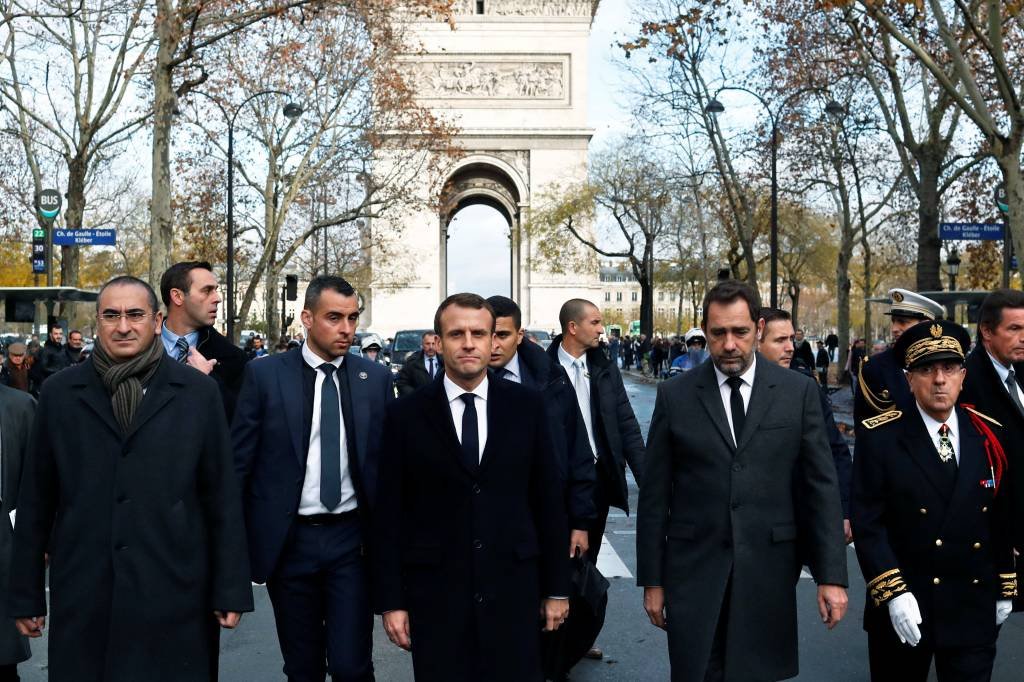 Macron defende diálogo após pior onda de protestos em Paris desde 1968