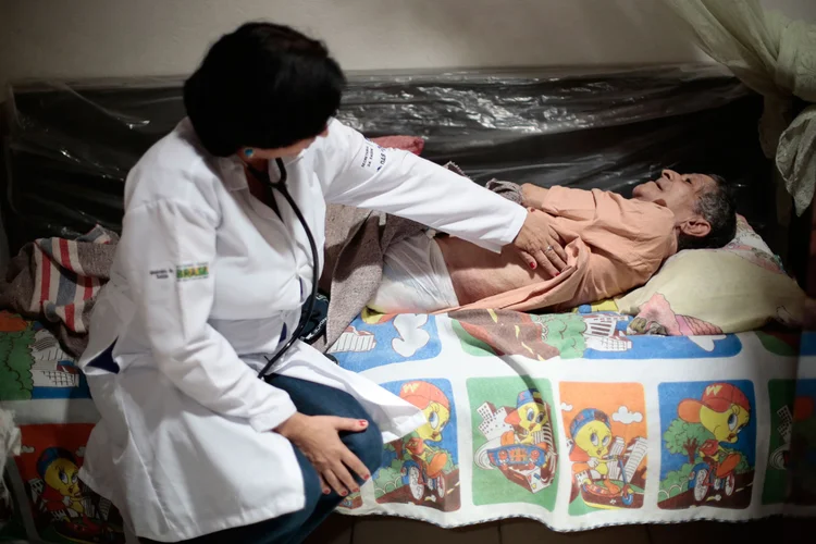 Coronavírus: os médicos serão distribuídos em 1.864 municípios e 19 Distritos Sanitários Especiais Indígenas (Ueslei Marcelino/Reuters)