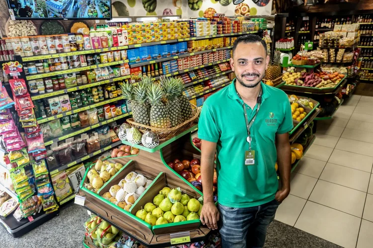 O proprietário do Mini mercado Verdim, Renato Almeida Santos:  “Nossa vantagem é o
contato mais direto com o cliente” (Divulgação/Jornal de Negócios do Sebrae/SP)