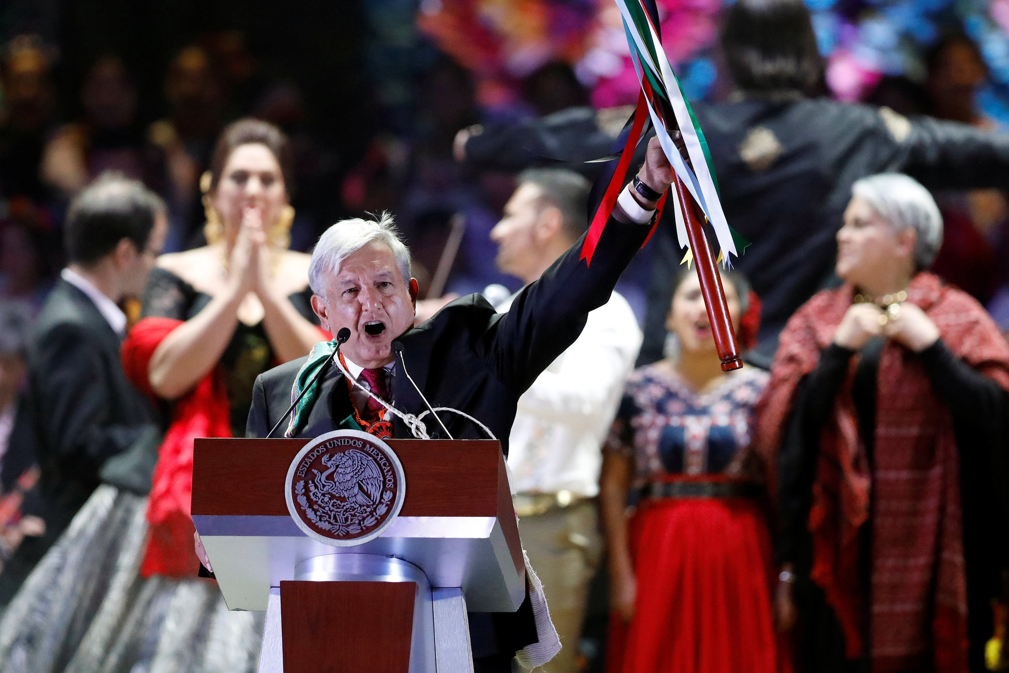 Em discurso de posse, mexicano López Obrador promete mudanças radicais