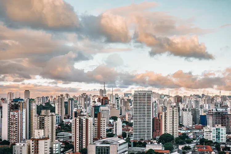 Vista aérea de São Paulo: mercado continua aquecido com juros baixos do crédito habitacional e a pandemia (Germano Lüders/Exame)