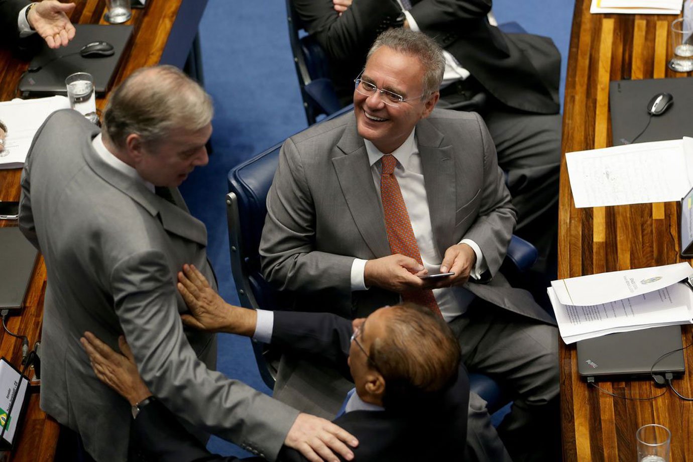 Renan Calheiros ataca Tasso, rival para presidência do Senado, no Facebook