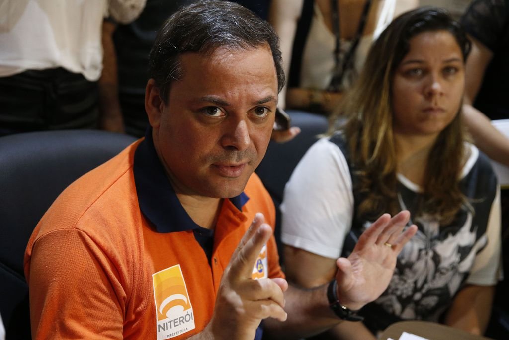 Justiça libera prefeito de Niterói, que poderá reassumir o cargo