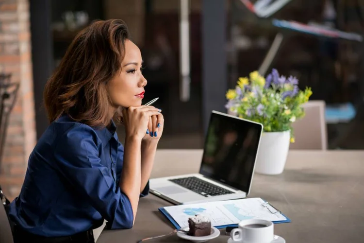 Trabalho assume cada vez mais um papel fundamental na vida das pessoas (Thinkstock/Divulgação)