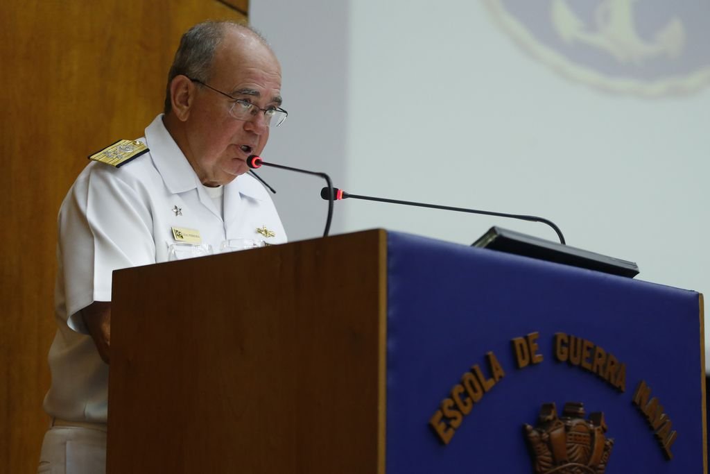Ex-comandante da Marinha é indicado para o conselho da Petrobras