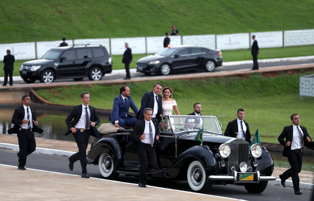 Presença de filho de Bolsonaro no cortejo foi reconhecimento pela campanha