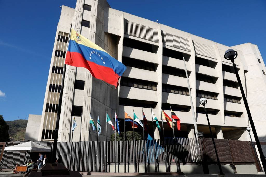 Ex-juiz da Suprema Corte da Venezuela foge para os EUA e denuncia Maduro