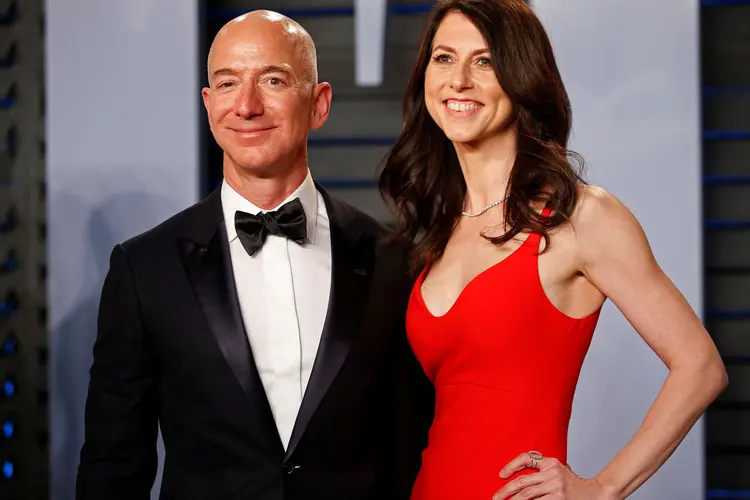 Mackenzie, ex-mulher de Jeff Bezos, poderá ser a mulher mais rica do mundo, superando Alice Walton, herdeira da rival Walmart (Danny Moloshok/Reuters)