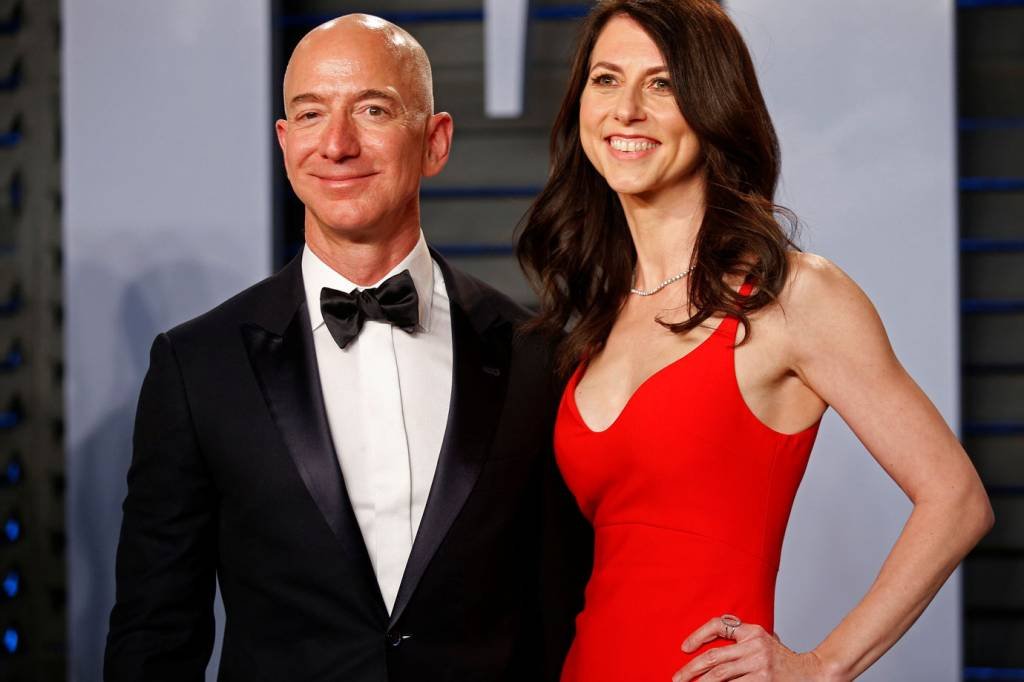 Mackenzie, ex-mulher de Jeff Bezos, poderá ser a mulher mais rica do mundo, superando Alice Walton, herdeira da rival Walmart (Danny Moloshok/Reuters)