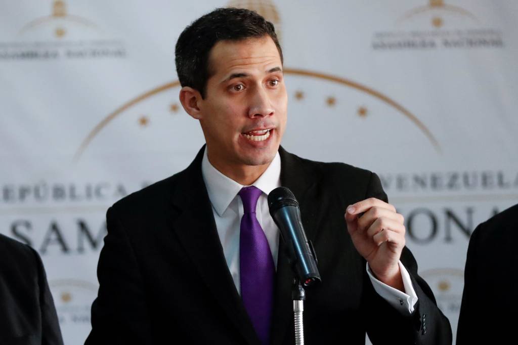 Líder opositor se declara presidente interino da Venezuela