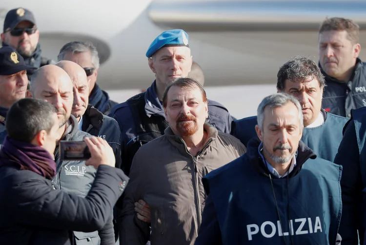 Após uma década no Brasil, Cesare Battisti cumprirá prisão perpétua (Max Rossi/Reuters)