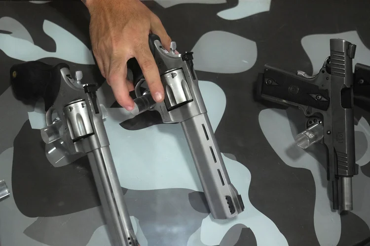 Armas: governo federal prepara compra e custo de R$ 444 milhões será dividido com estados (Nacho Doce/Reuters)