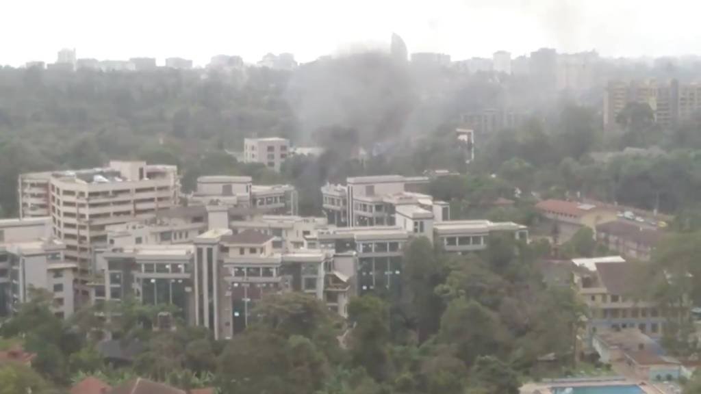 Quênia: vários caminhões dos bombeiros também foram enviados para o local (Twitter/Sheila Munyiva/Reuters)