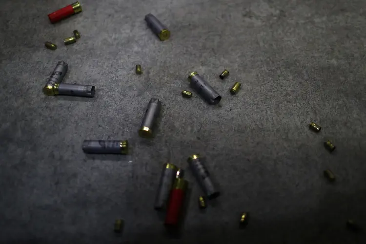 Armas: EUA, diante de quase 40 mil mortes violentas anuais, mantêm a divisão entre favoráveis à restrição e defensores do direito de ter arma (Pilar Olivares/Reuters)