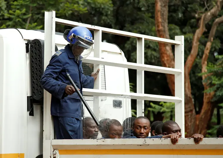 Zimbábue: ao menos 172 pessoas ficaram feridos, 68 delas por armas de fogo (Philimon Bulawayo/Reuters)