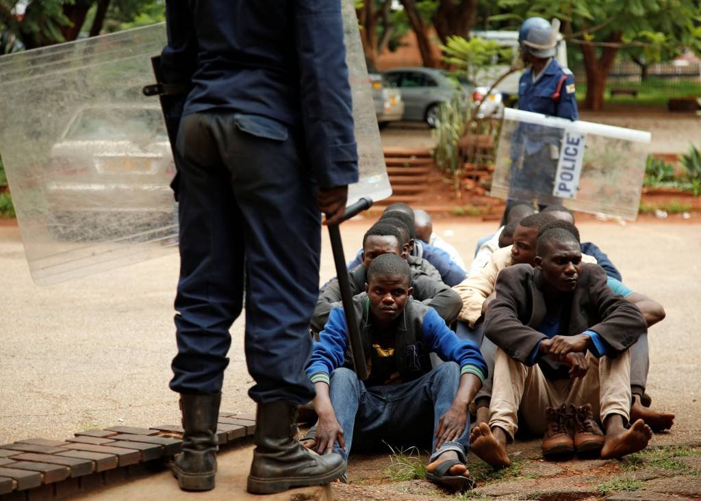 Onda de protestos no Zimbábue já deixou mais de 170 feridos