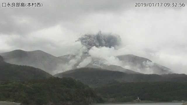 Vulcão entra em erupção no sudoeste do Japão