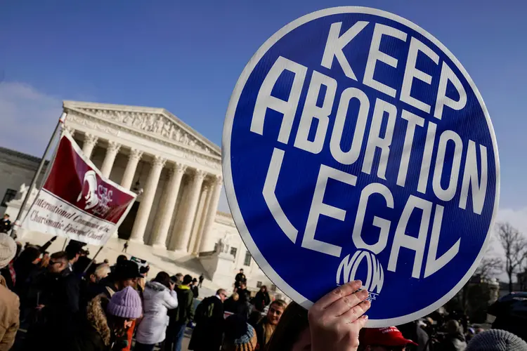 Estado de Nova York legislou nesta terça-feira sobre o direito ao aborto (Joshua Roberts/Reuters)