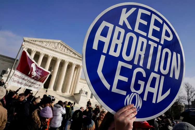 Aborto: o governador de Illinois disse que a lei é uma proteção adicional e necessária diante de um eventual endurecimento da Suprema Corte neste tema (Joshua Roberts/Reuters)