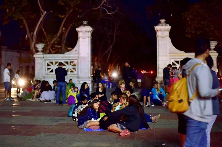 Terremoto de magnitude 6,7 atingiu o litoral do Chile e deixou dois mortos na noite de sábado (Nancy Pelosi/Reuters)