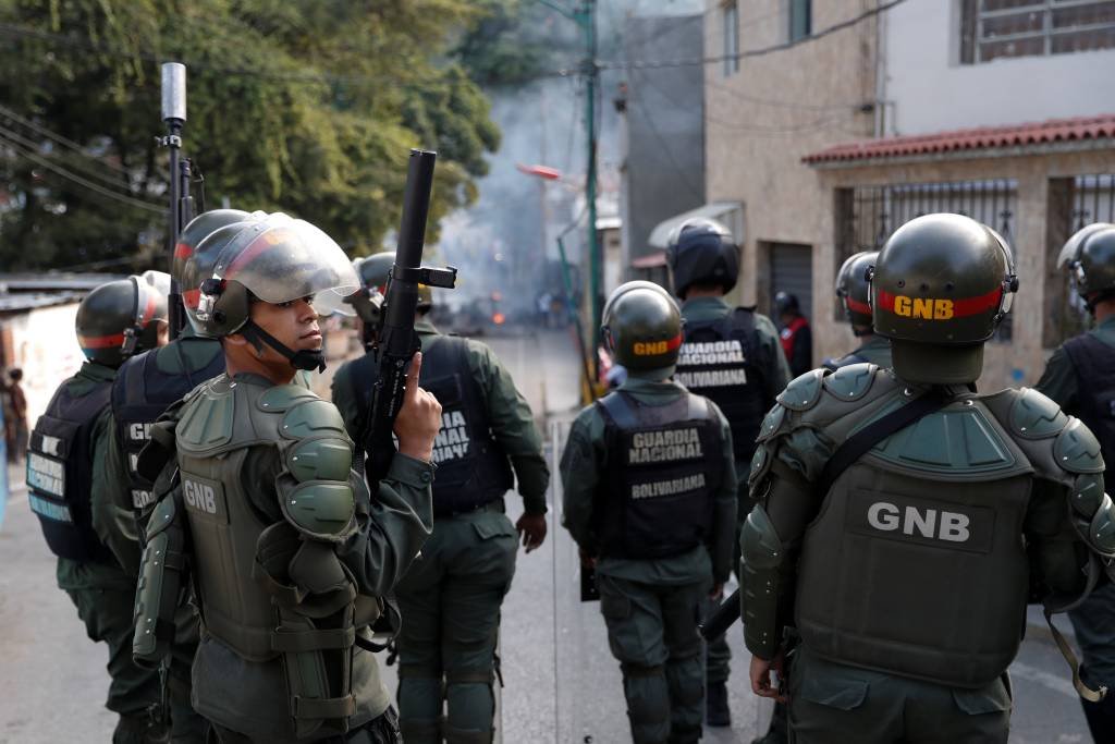 Venezuela prende 27 militares rebeldes acusados de roubar armas