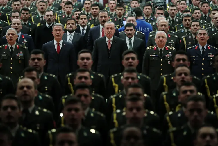 Turquia: "Em breve levaremos a paz, a segurança e a estabilidade ao leste do (rio) Eufrates", disse Erdogan (Cem Oksuz/Turkish Presidential Press Office/Reuters)