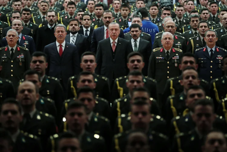 Turquia: "Em breve levaremos a paz, a segurança e a estabilidade ao leste do (rio) Eufrates", disse Erdogan (Cem Oksuz/Turkish Presidential Press Office/Reuters)
