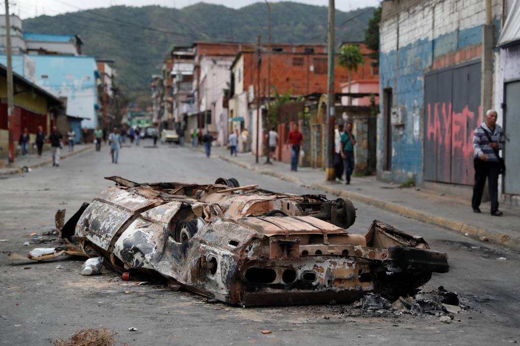 Aumenta para 16 número de mortos em protestos na Venezuela