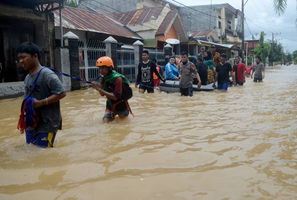 Inundações e deslizamentos deixam 59 mortos na Indonésia