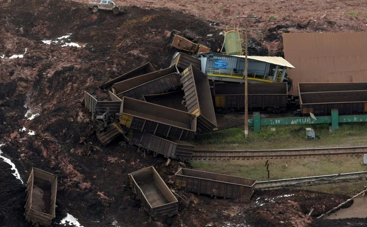 Barragem se rompe e lama invade Brumadinho, na Grande BH (Washington Alves/Reuters)