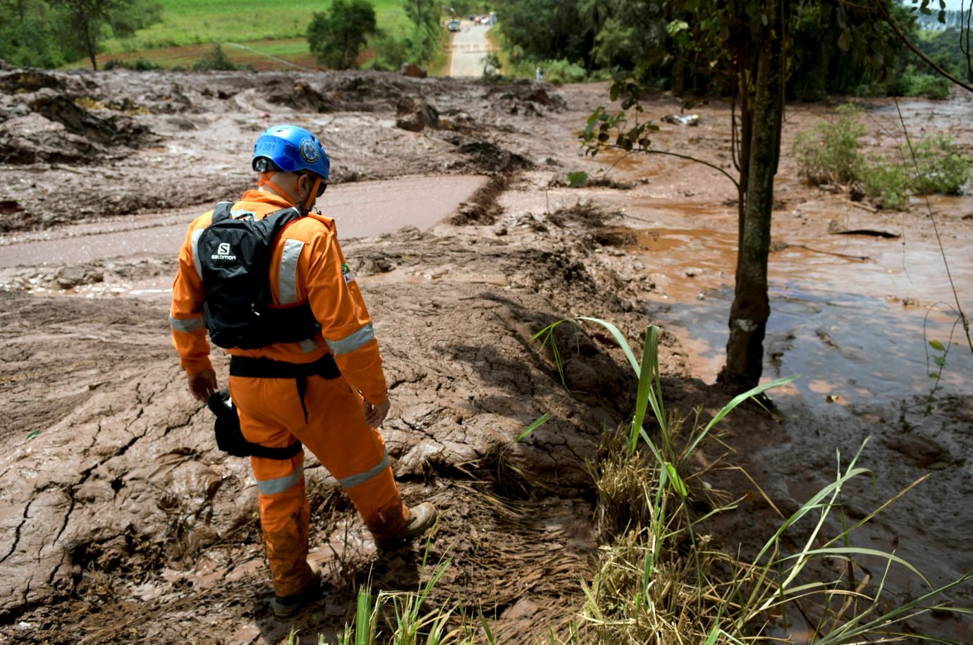 Vídeos Mostram Onda De Lama Logo Após Rompimento Da Barragem Em ...