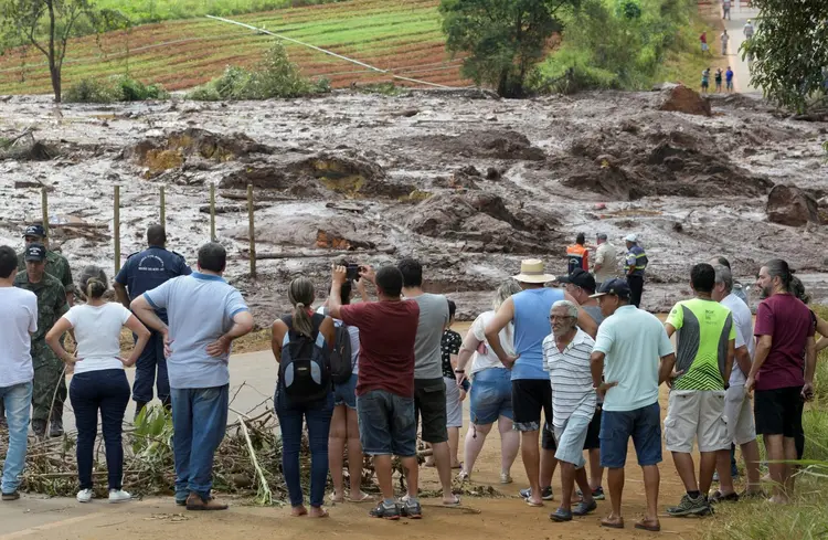 Barragem se rompe e lama invade Brumadinho, na Grande BH: delegado afirmou ainda que 16 dos 37 corpos encontrados já foram identificados (Washington Alves/Reuters)