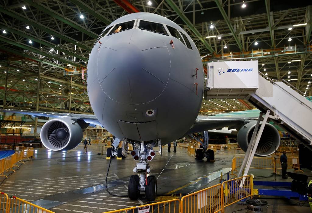 Boeing eleva projeções de lucro e fluxo de caixa; ações disparam