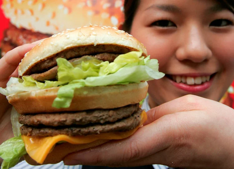 MCDONALD&#8217;S: pressionado para contribuir com a redução dos gases do efeito estufa / Toshiyuki Aizawa/ Reuters