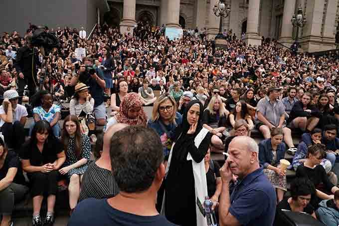 Milhares pedem segurança na Austrália após assassinato brutal de estudante