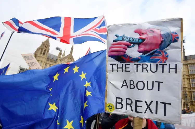 Tensão: manifestantes anti-Brexit protestam do lado de fora do Parlamento em Londres. (Toby Melville/Reuters)