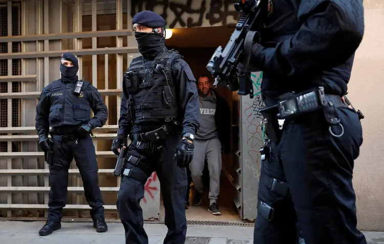 Ameaça: suspeito detido em operação antiterrorismo em Barcelona. (Albert Gea/Reuters)