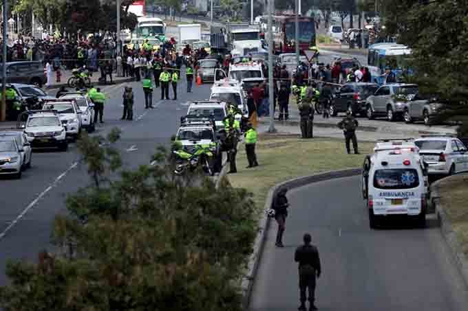Explosão de carro-bomba deixa 10 mortos e 65 feridos em Bogotá