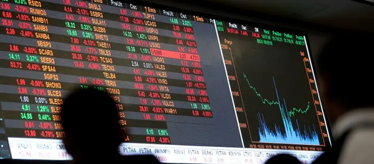 O giro financeiro somou 15,9 bilhões de reais na Bovespa nesta terça-feira (21) (Paulo Whitaker/Reuters)