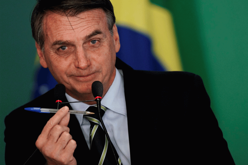 Bolsonaro assina decreto que aprova estrutura da Vice-Presidência
