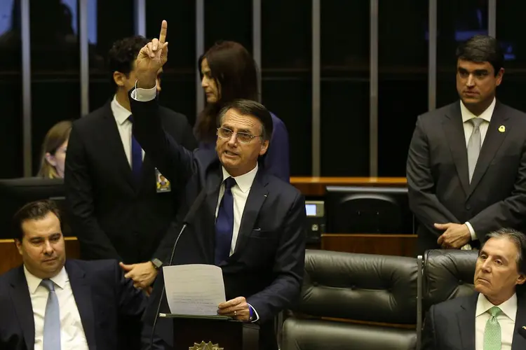 Jair Bolsonaro no Congresso Nacional; Rodrigo Maia (à esq) e Eunício de Oliveira (à dir) (José Cruz/Agência Brasil)