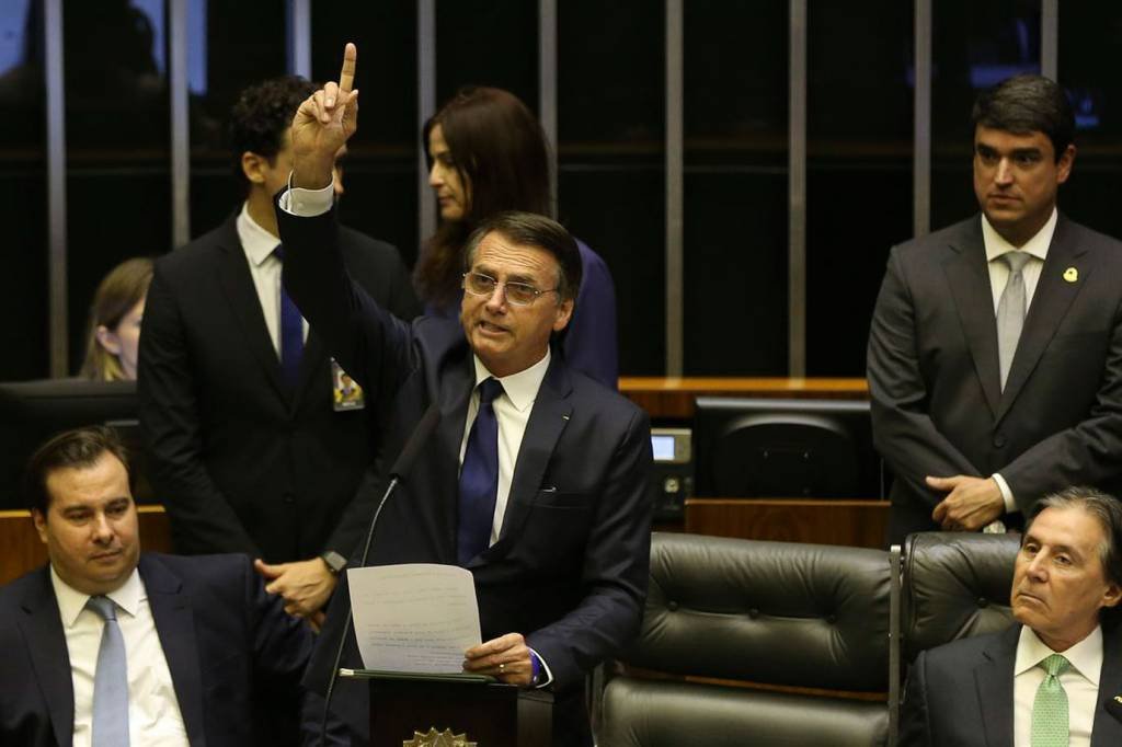 Base aliada, não oposição, é desafio para Bolsonaro na volta do Congresso