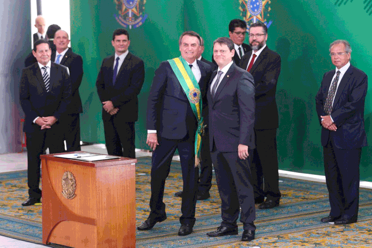 Bolsonaro e Tarcísio: ministro foi empossado nesta quarta-feira (Valter Campanato/Agência Brasil)