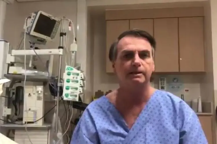 Bolsonaro no hospital: Os médicos ainda orientam que as visitas ao presidente sejam restritas (Jair Bolsonaro/Twitter/Divulgação)
